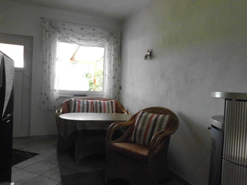 Bungalow Idylle Am See Neuruppin Eksteriør bilde